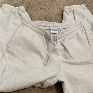 Aritzia TNA Sweatfleece Cozy Fleece Boyfriend Fit Jogger Sweatpants